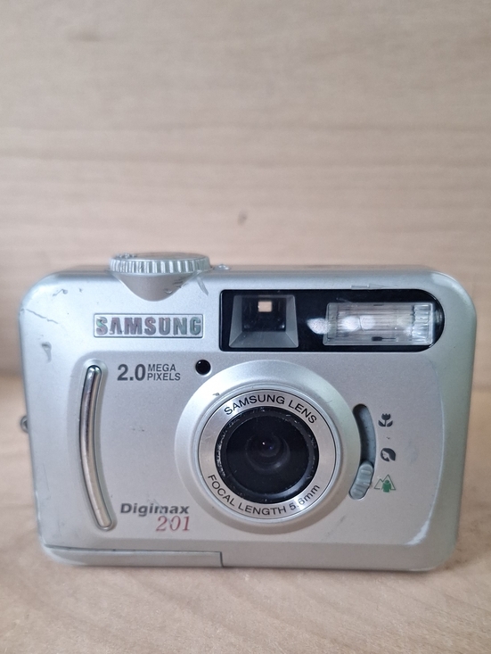 Samsung Other - Vintage Samsung Digimax 201 digital camera Selling For Parts